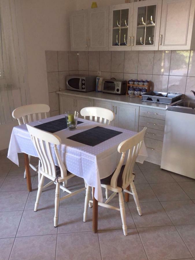 Apartment Antonija Povile Bagian luar foto