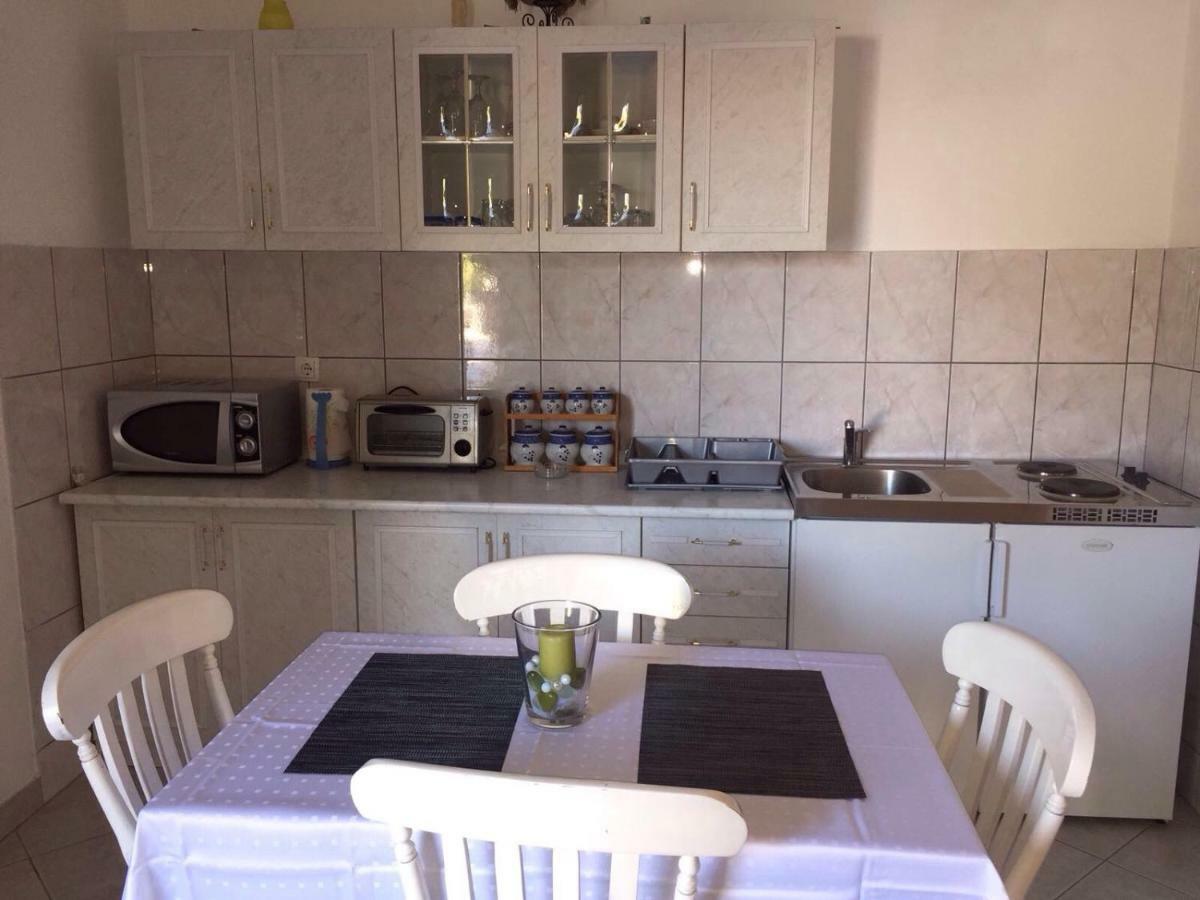 Apartment Antonija Povile Bagian luar foto